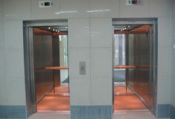 Лифт марки OTIS 2000