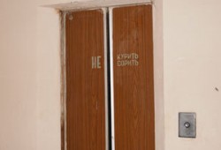 Необходимость придерживаться правил пользования лифтом