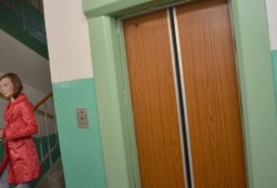 В Крыму застрял в лифте замминистра ЖКХ, приехавший с проверкой