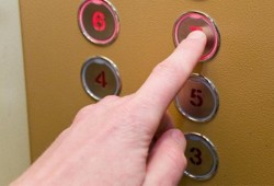 Как преодолеть боязнь ездить в лифте