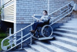 За год в Сочи сломались все подъемники для инвалидов